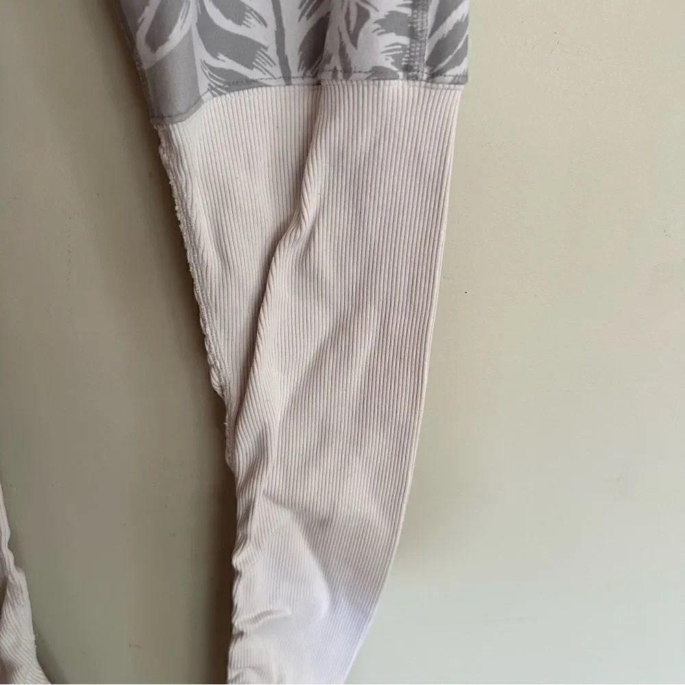 Alo Yoga Goddess palm leaf leggings size small